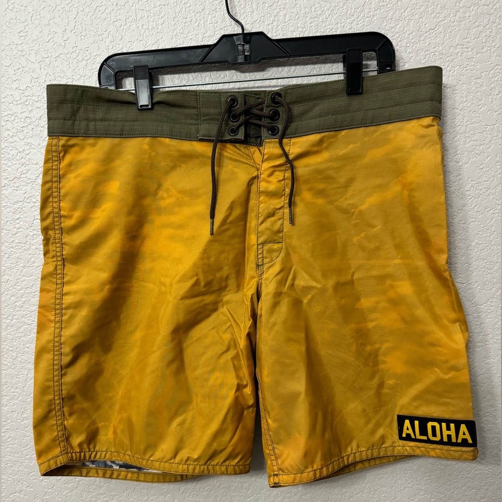 BIRDWELL Beach Britches Limited Edition 311 Aloha Gold Board Shorts Size 34.